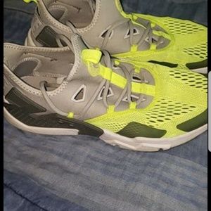 Nike hurache drift shoes